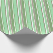 Bleke groene strepen cadeaupapier (Hoek)