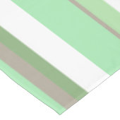 Bleke groene strepen tafelkleed (Gekanteld)
