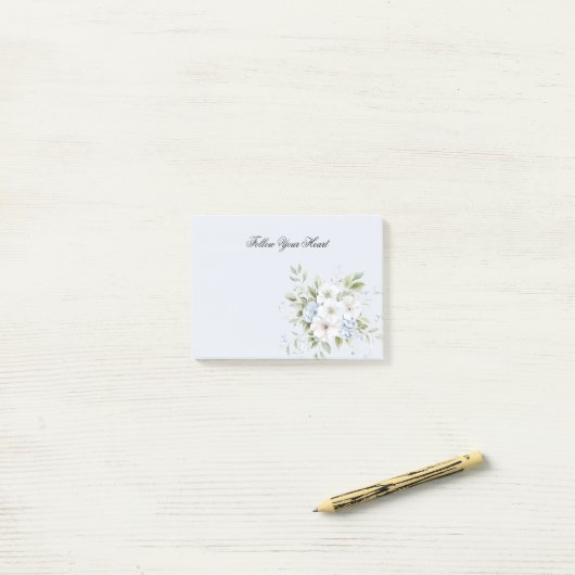 Bleke Hemelblauwe Witte Bloem Post-it® Notes (Op bureau)