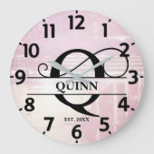 Bleke lavendel distressed Q monogram Grote Klok (Voorkant)