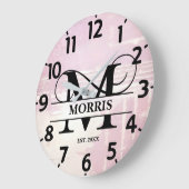 Bleke lavendel in distressed M monogram Grote Klok (Hoek)