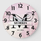 Bleke lavendel in distressed M monogram Grote Klok (Voorkant)