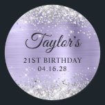 Bleke lavender Silver Glittery Folie 21st Birthday Ronde Sticker<br><div class="desc">Creëer je eigen 21ste verjaardagsfeestje is goed voor stickers. Meisjes faux sparkly Silver Glitter op de boven- en onderrand, over een faux bleke lavender en lichte paarse geborstelde metalen folie. Pas de lettertypestijlen aan om uw eigen favoriete sticker te creëer voor haar speciale viering. Een klassieke elegante kalligrafie die met...</div>