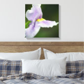 Bleke Paarse Orchidee Wildflower Canvas Afdruk (Insitu (Slaapkamer))