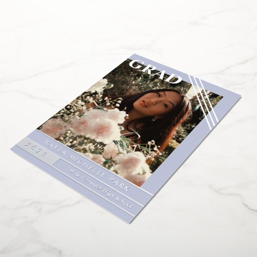 Bleke Periwinkle Silver Lines Foto Afstuderen Folie Uitnodiging (Gedraaid)