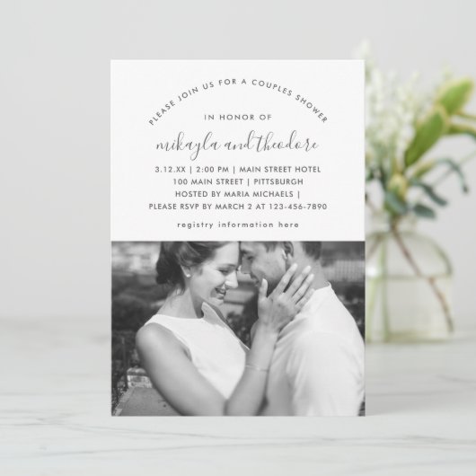 Bleke perzik koppels douchen foto uitnodiging (Staand voorkant)