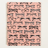 Bleke roze bril, eigeel, eierkleding planner (Voorkant)