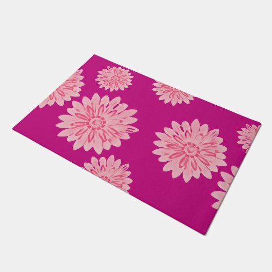 Bleke roze dijsen op warmroze deurmat (Schuin)