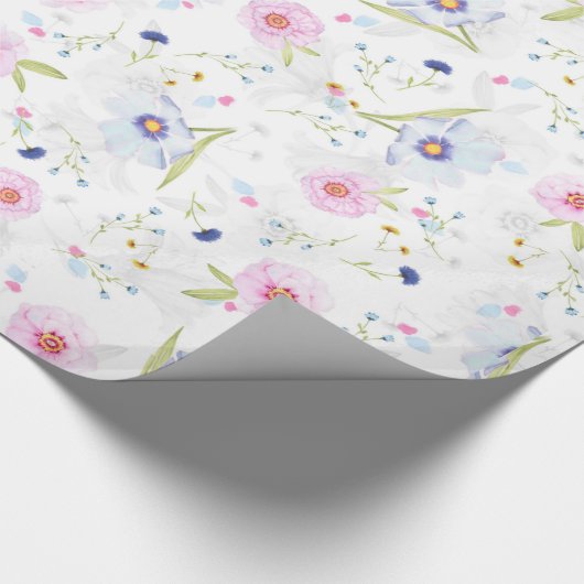 Bleke roze en blauwe bloemen cadeaupapier (Hoek)
