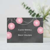 Bleke roze lampionnen op de Chalk RSVP (Staand voorkant)