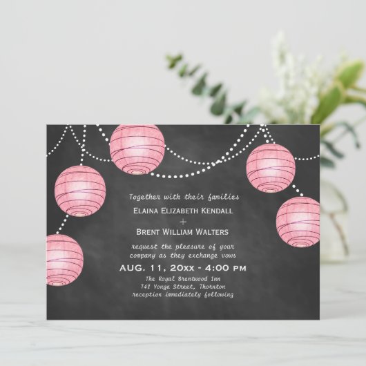 Bleke roze lantaarns over de uitnodiging voor het  (Staand voorkant)