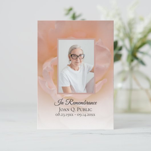 Bleke Roze Roze Bloemblaadjes Begrafenissympathie Bedankkaart (Staand voorkant)