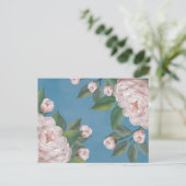 Bleke roze rozen met blauw marineachtergrond briefkaart (Staand voorkant)