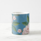 Bleke roze rozen met blauw marineachtergrond koffiemok (Center)