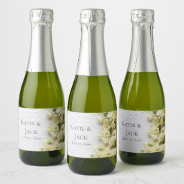Bleke smaakbloemen op textuur sparkling wijnetiket