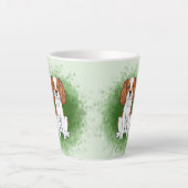 Blenheim Cavalier King Charles Spaniel Op Groen Latte Mok (Voorkant)