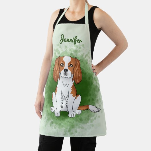 Blenheim Cavalier King Charles Spaniel Op Groen Schort (Insitu)