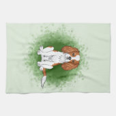 Blenheim Cavalier King Charles Spaniel Op Groen Theedoek (Horizontaal)