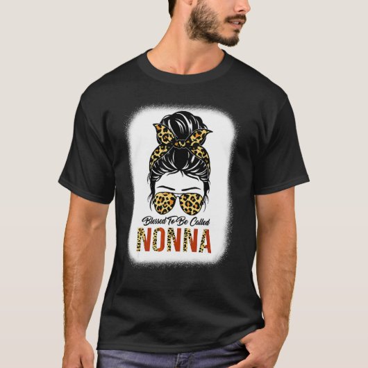Blessed genaamd Nonna Leopard Messy Bun Mothe T-shirt (Voorkant)