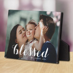 BLESSED Script Tabletop Easel Foto Fotoplaat<br><div class="desc">Dit charmerende tabletop fotoplaque heeft een ingebouwd pakket voor een fraaie weergave van uw favoriete foto. Kenmerkt het woord BLESSED in een mooi wit manuscript (kan worden geschrapt of worden veranderd) en een andere informatie u wilt omvatten. Creëer een groot belang om cadeaus te geven of voor jezelf.</div>