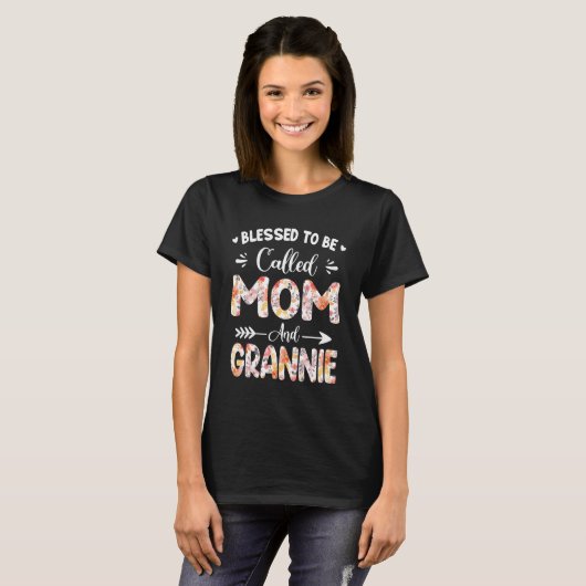 Blessed wordt moeder en oma Funny Mothers genoemd T-shirt (Voorkant volledig)