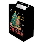 Blij Capybara Elf Kerstmis Kerstboom  Medium Cadeauzakje (Achterkant Gekanteld)