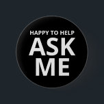 Blij om me zwart te maken ronde button 5,7 cm<br><div class="desc">Blij om me te helpen vragen om zwarte Button</div>