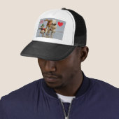 blije verjaardagshonden trucker pet (In situ)