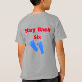 Blijf achter met zes meter Geweldige grappigheid T-shirt (Achterkant)