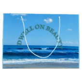 Blijf bij vreugde strandtafereel grote cadeautas (Achterkant)