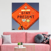 Blijf Cadeau, Oranje wegwijzer graffiti Canvas Afdruk (Insitu (Woonkamer))