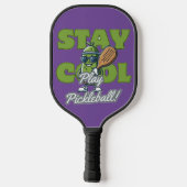 Blijf cool en speel pickleball! Fun Pickle Cartoon Pickleball Paddle (Achterkant)