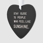 Blijf dicht bij mensen die zich zonneschijn voelen ornament (voorkant)