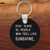 Blijf dicht bij mensen die zich zonneschijn voelen sleutelhanger (Voorkant)