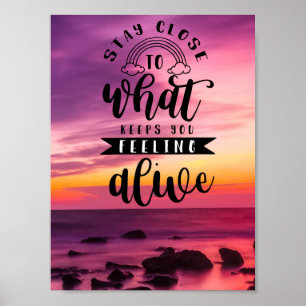 Blijf dicht bij wat je in leven houdt poster