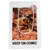 Blijf doorgaan Inspirerend coddiwompling Turtle Medium Cadeauzakje (Achterkant)