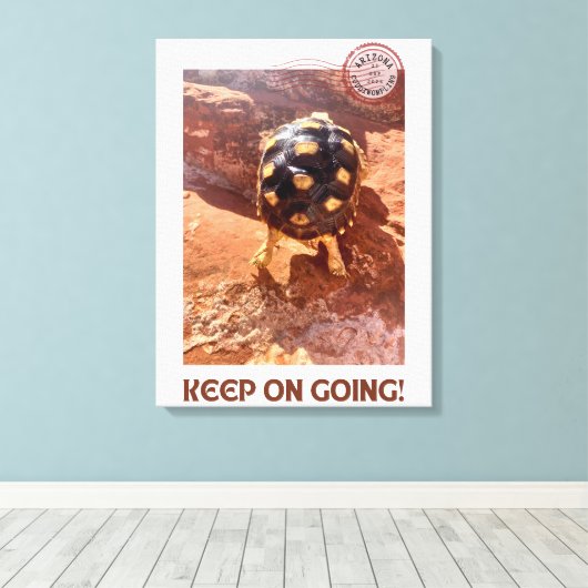 Blijf doorgaan met drukte Baby Sulcata wandelen in Canvas Afdruk (Insitu (Houten vloer))