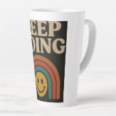 Blijf doorgaan: positiviteit in elke stap latte mok (Rechterhoek)