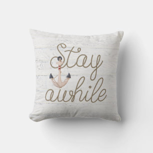 Blijf een tijdje touw op witgewassen hout kussen