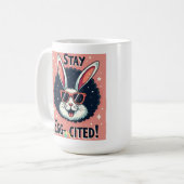 Blijf Egg-aangehaald!: Retro Easter Bunny Vibes Koffiemok (Voorkant links)
