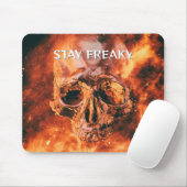 Blijf freaky. Vlammende schedel in de ruimte Muismat (Met muis)