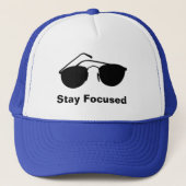 Blijf geconcentreerd in 2026 trucker pet (Voorkant)