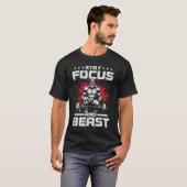 Blijf gefocust en beest - Gym Motivation T-shirt (Voorkant volledig)