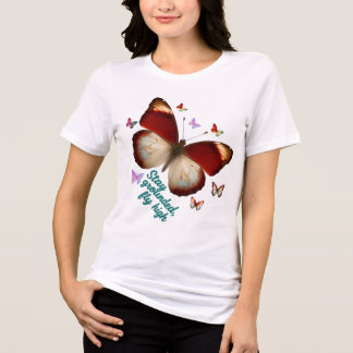 Blijf Gegrootd, Vlieg Hoog – Elegant Vlinderontwer Tri-Blend Shirt