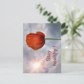 Blijf gezond met rode bloem briefkaart (Staand voorkant)