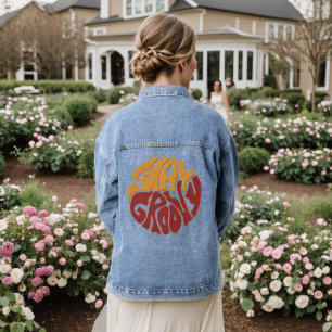 Blijf Groovy met een plons rood en geel Denim Jacket