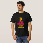 Blijf hongerig Blijf dwaas Quote T-shirt (Voorkant volledig)
