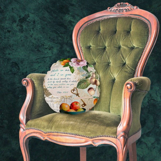 Blijf in Mij, vruchtbaar geloof Rond Kussen (Vintage inspired pillow is a collage with teaching from the Christian faith.)