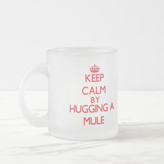 Blijf kalm door een Mule te knuffelen Matglas Koffiemok (Links)