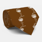BLIJF KALM  EET  CHOCOLADE STROPDAS (Opgerold)